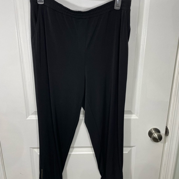 Susan Graver Pants - Susan Graver Women's Black Pants Size Large CB-109